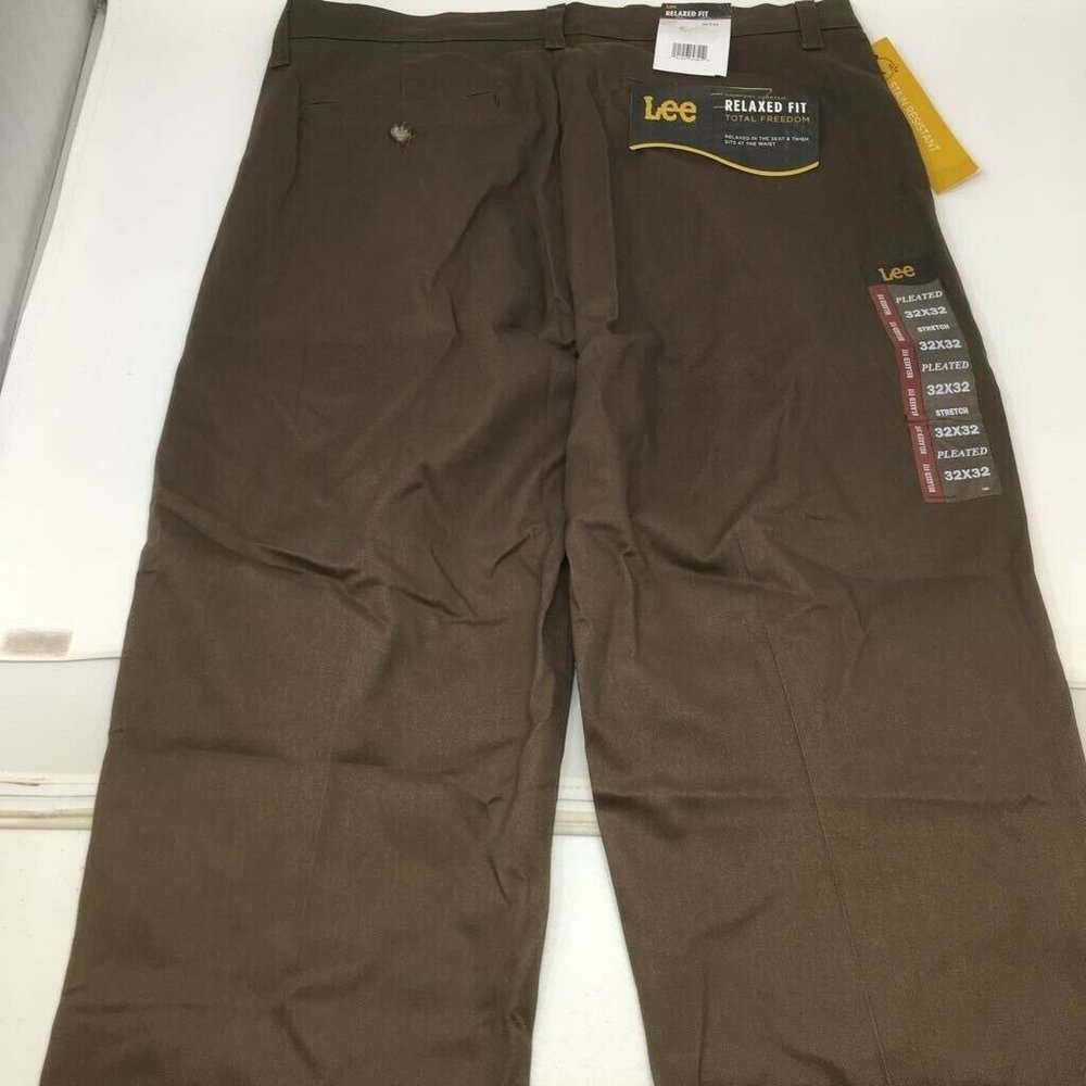 Lee Mens Chino Pants Brown Pockets Stretch Pleated Front Relaxed Fit 32 x 32 New - Picture 4 of 7